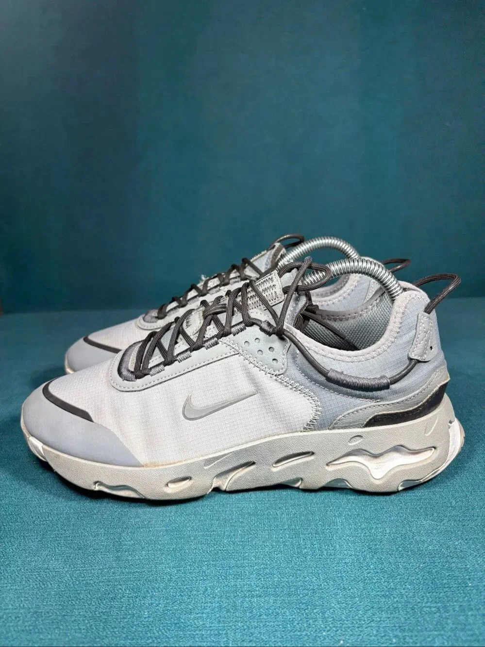 Nike React Live Mens Size 7.5 Light Smoke Grey Fog Running Shoes DD6879-001